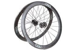 Paire De Roues Carbone Piste Aventón Latigo 01 à Boyaux