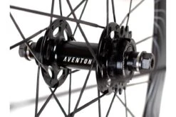 Paire De Roues Carbone Piste Aventón Latigo 01 à Boyaux 11 Paire De Roues Carbone Piste Aventón Latigo 01 à Boyaux -Équipement De Vélo paire de roues carbone piste aventon latigo 01 a boyaux 4