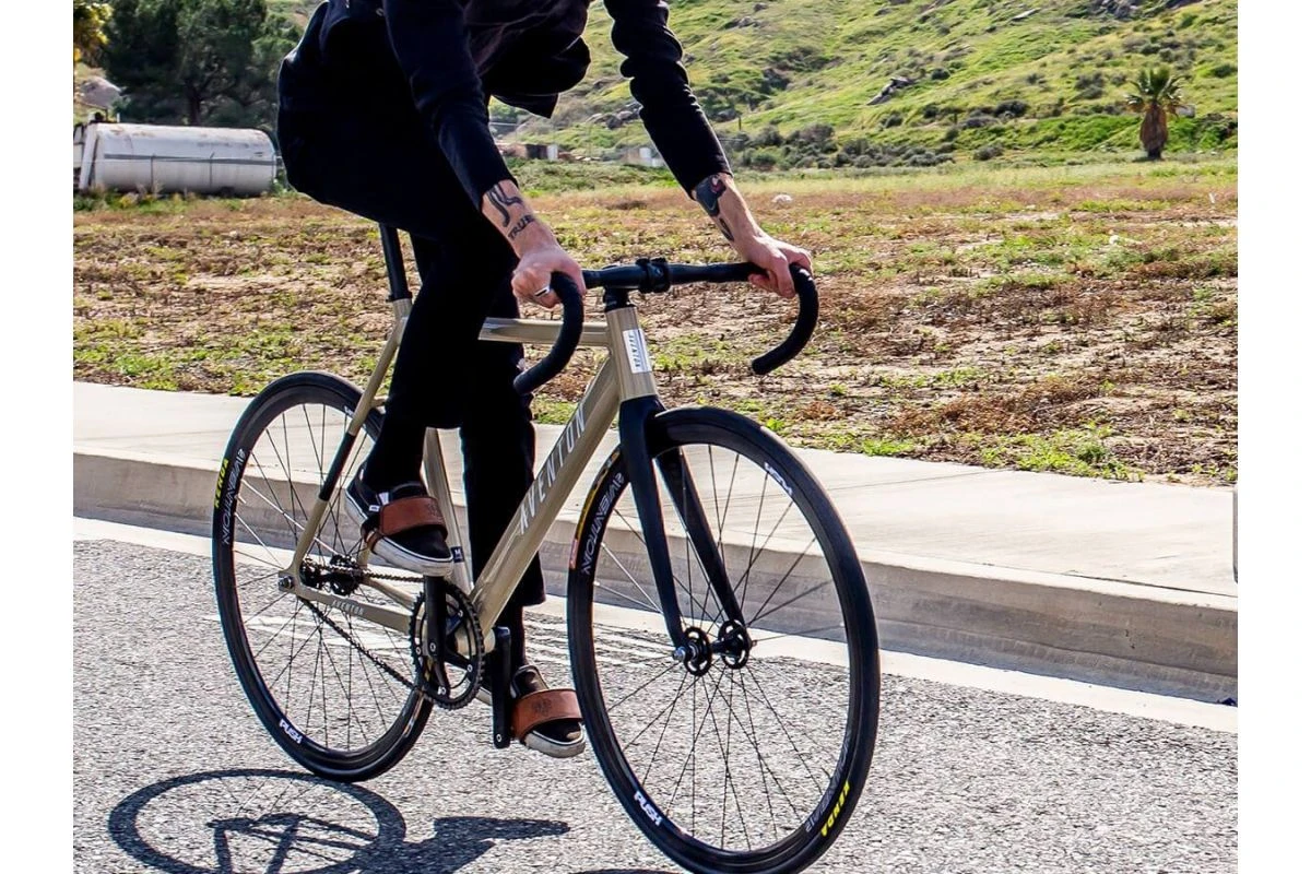 Vélo Fixie / Singlespeed Aventon Cordoba 2021 - Desert Sand 4 Vélo Fixie / Singlespeed Aventon Cordoba 2021 - Desert Sand – Image 2